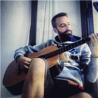 Profesor de guitarra para principiantes (niños y adultos)