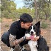 Profesor con titulo de grado profesional, especializado en el oboe y lenguaje musical