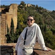 Soy estudiante de Física capacitada para dar clases con relación a esta materia y también de Matemáticas