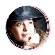 Profesira de español e inglés, con experiencia en el sector.