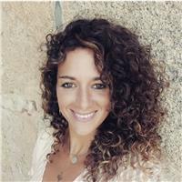 Profesora certificada de yoga y meditación, actualmente formándome como terapeuta corporal integrativa, imparto clases particulares, grupales y online de yoga terapéutico,hatha yoga, vinyasa, técnicas de respiración 
y meditación. Las practicas están ada