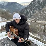 Profesor de música inicial, todo sobre como dominar la guitarra y la voz.
Nivel para enseñanza básico de piano, bajo y batería.