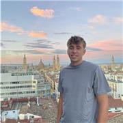 Profesor multidisciplinar en ciencia, lengua inglesa y matemáticas.