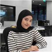 Hallo! Ich biete Englisch für alle Altersgruppen an. Außerdem biete ich auch Mathe auf Englisch an.