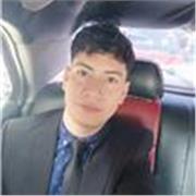 Profesor de Computación e Informática imparte clases a estudiantes de todas las edades