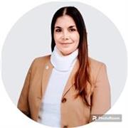 soy abogada de profesión. Mi formación en derecho me permite tener una gran precisión en el uso del idioma