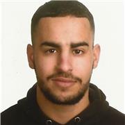 Enseignant d’espagnol natif avec expérience à l’international. Trilingue (FR/EN/ES), et diplômé en relations internationales.