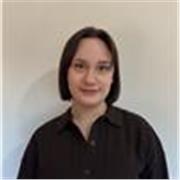 Trasformo l’inglese da materia scolastica a strumento reale di comunicazione, insegnandolo con passione, metodo e risultati.