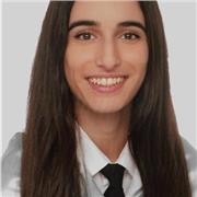 Graduada en Estudios Ingleses con nivel C2 certificado y sólida experiencia, ofrece clases de inglés adaptadas a todos lo niveles