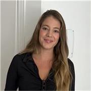 Profesora de repaso general, especializada en matemáticas y economía