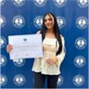 Profesora particulares de inglés que imparte clases online a niños, niñas y adolescentes