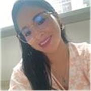 Docente titulada en educación primaria enseña matemática a niños con método claro y personalizado