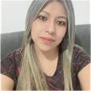 Profesora de sociales dictando clases