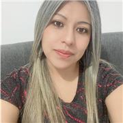 Profesora de sociales dictando clases