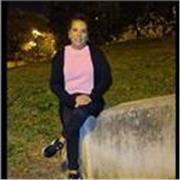 Profesora de yoga apta para cualquier edad y persona.