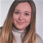 Estudiante de magisterio imparte clases de cualquier asignatura de primaria