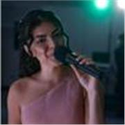Laureata in canto pop-rock, offre lezioni di canto, teoria e armonia, pianoforte e solfeggio