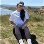 Persona joven, alegre, y capaz de enseñar a los más pequeños con diversión. 