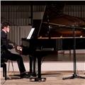 Esplora il tuo potenziale musicale: maestro laureato con il massimo dei voti impartisce lezioni di pianoforte a milano!
