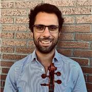 Me llamo David y soy violinista y violista profesional. Con 2 Masters en ambos instrumentos, he trabajado muchos años dando clases, así como tocando en diferentes agrupaciones como la Orquesta sinfónica de Euskadi (durante 3 años). Aunque me haya formado