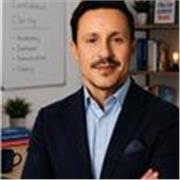 Metodyk i lektor i angielskiego, z kilkuletnim doświadczeniem w nauczaniu, cert.TEFL L.5., spędził przeszło dekadę w Wlk. Brytanii