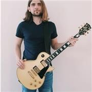 Diplomato al Centro Professione Musica di Milano offre lezioni di chitarra elettrica, acustica (fingerstyle e non), teoria music