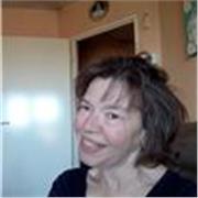 Diplômée de solfège et chanteuse ans ( chorale, piano-bar, bal, studio ), je dispense des cours de chant à tous