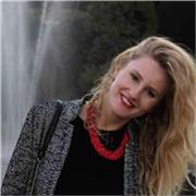Laureata in Scienze e tecniche della comunicazione (laurea magistrale), preso Università dell'Insubria
