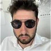 Laureato in ingegneria informatica impartisce lezioni di informatica a studenti di qualsiasi fascia d'età