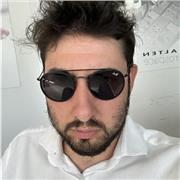 Laureato in ingegneria informatica impartisce lezioni di informatica a studenti di qualsiasi fascia d'età