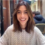 Analista de datos y fanática de los idiomas ofrece la posibilidad de aprender a partir de una comprensión real de la materia