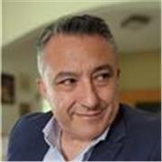 Insegnante dinamico con piu di 25 anni di esperienza in scuole Italiane ed internazionali, dotato di una reale passione per educare, supportare ed incoraggiare i propri studenti affinchè sviluppino il massimo del loro potenziale. 
Posso fare lezione di pi