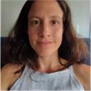 Profesora de Hatha Yoga y terapeuta Ayurveda en nutrición y masaje.