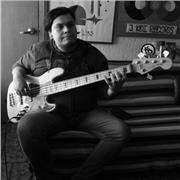 Profesor de música egresado ofrece clases de bajo