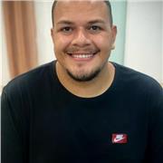 Dou aulas para alunos do ensino fundamental e médio