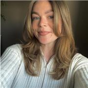 Psychologie Tutorin, die Kinder und Jugendliche unterstützen kann.