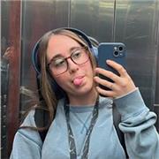 Soy Laura y ya he dado clases particulares de matemáticas me gusta enseñar de manera didáctica para que sea más ameno