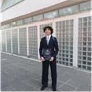 Laureato in Ingegneria gestionale impartisce lezioni di matematica e fisica a studenti di liceo e istituti professionali. Torino