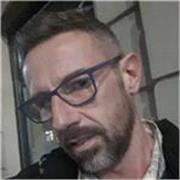Insegnante con grande esperienza nella materia e di insegnamento