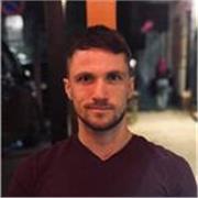 Entrenador personal con 5 años de experiencia, especializado en entrenamiento para principiantes.
