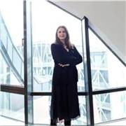 Ich habe ein Doktorgrade im Politikwissenschaft. Mein Englisch ist sehr gut