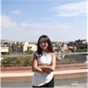 Estudiante de ESADE con beca, dedicada a a sus estudios y  tutora previa de matemáticas e inglés. 