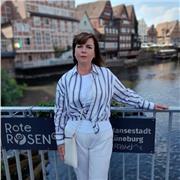 Ich habe Erfahrung sowohl mit den Schüler als auch in der Erwachsenbildung