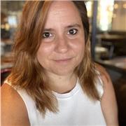 Maestra de pedagogía terapéutica se ofrece para dar clases a primaria