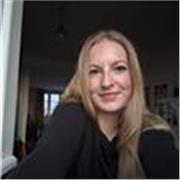 Studentessa magistrale in Molecular and Medical Biotechnology offre lezioni per studenti della scuola prima e secondaria. 