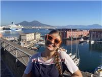 Studentessa universitaria poliglotta con certificazione cambridge in lingua inglese, disposta a insegnare e indirizzare i ragazzi verso un corretto e fluente uso della lingua inglese