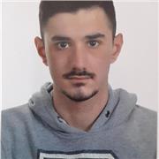 Soy un joven con grandes conocimientos de ingles, he dado clases a niños, jóvenes y adultos, puedo ayudar en la materia sea cual sea el nivel que este cursando y preparo para títulos oficiales para cualquier nivel, a excepción de C1 de Cambridge