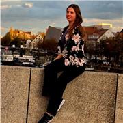 Studentin, die Deutsch als Fremd- oder Zweitsprache unterrichtet