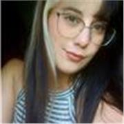 Ayudante de cátedra en la Universidad Nacional de Hurlingham imparte ayuda a niños/as de diferentes edades