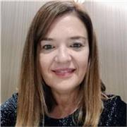 Psicóloga da clases de refuerzo y de inglés a niños de primaria.